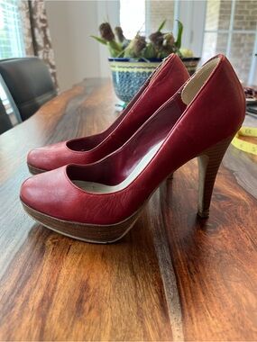 Bakers Vintage Leather Red Platform Pumps Wooden Sole High Heels 5-6 Size